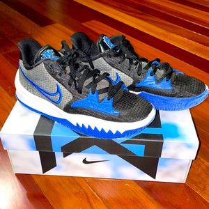 Nike Kyrie 4 Low-top basketball shoes